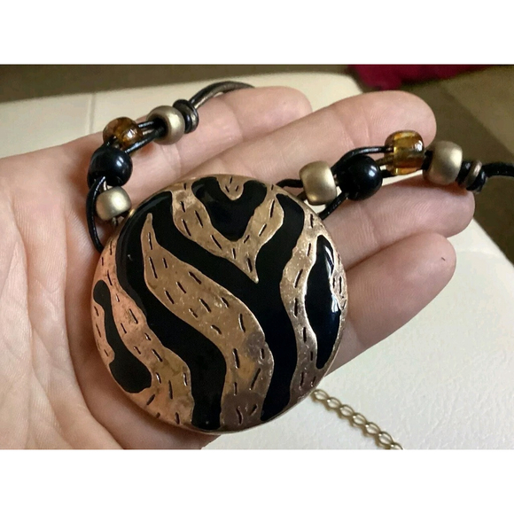 Kenneth Cole KC Jewelry Necklace Disc Pendant & Earrings Black Tiger Animal Prnt - Picture 2 of 12